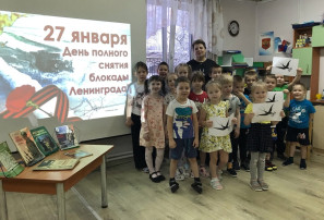"Весь шар земной гордится Ленинградом!" "Весь шар земной гордится Ленинградом!".