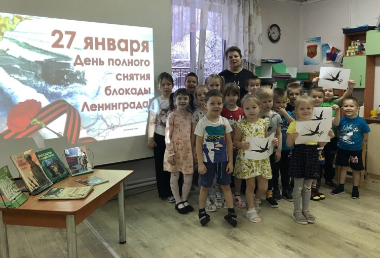 "Весь шар земной гордится Ленинградом!" "Весь шар земной гордится Ленинградом!".